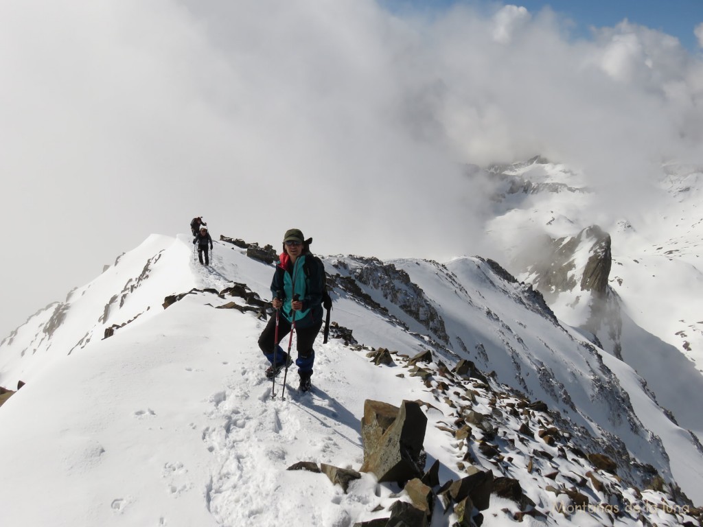 Delante Juany llegando a la cima del Posets