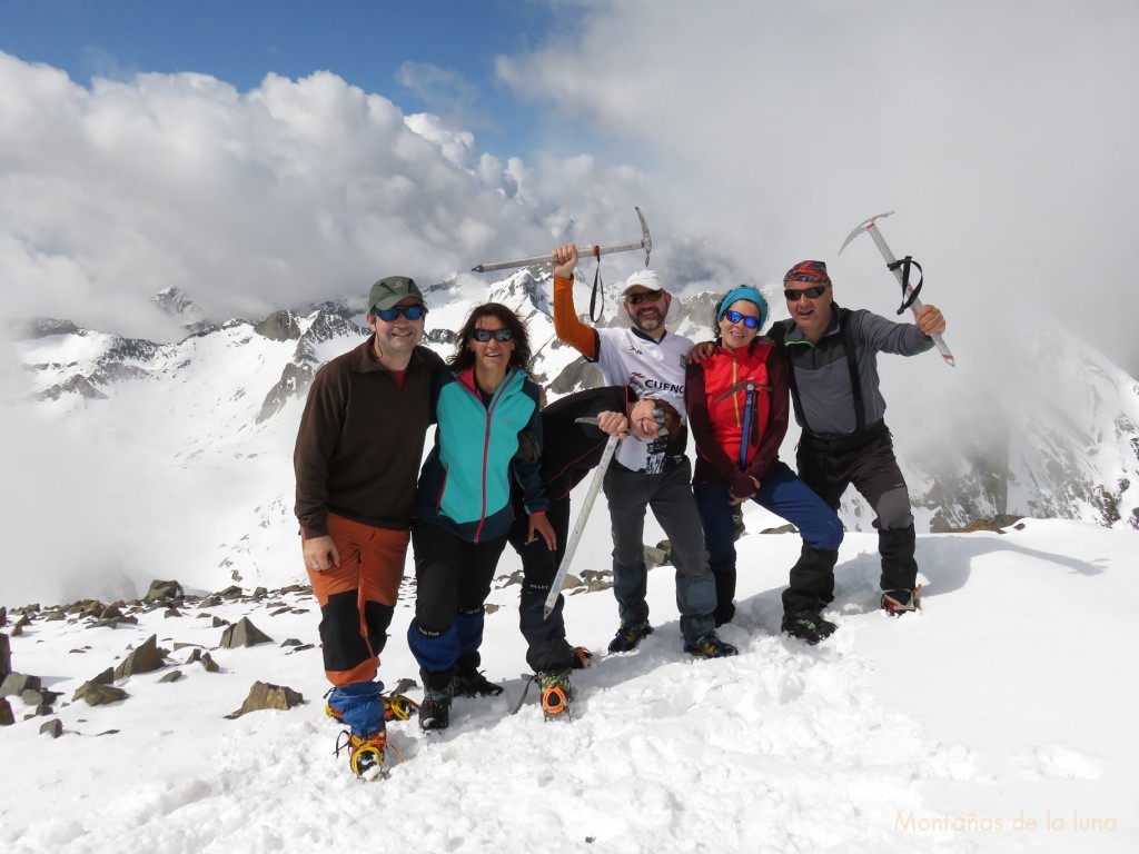 Cima del Posets, 3.375 mts., de izquierda a derecha: Joaquín, Juany, Olga, Lea, Xita y Josep