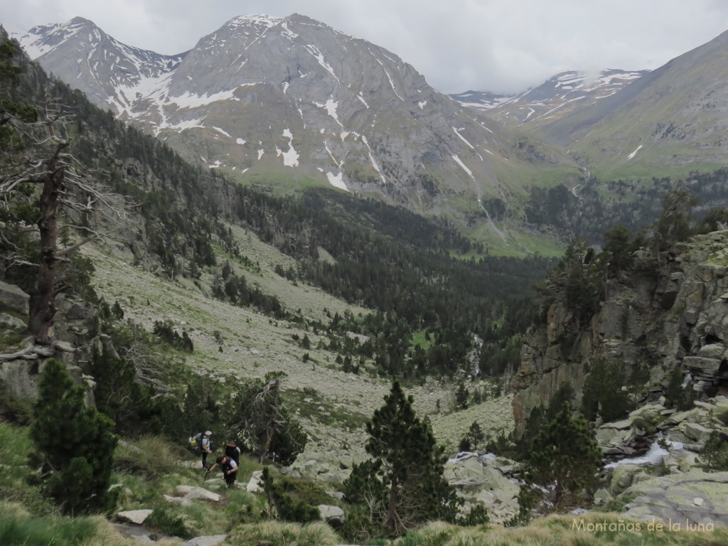 Valle de Coronas y al fondo el de Vallibierna