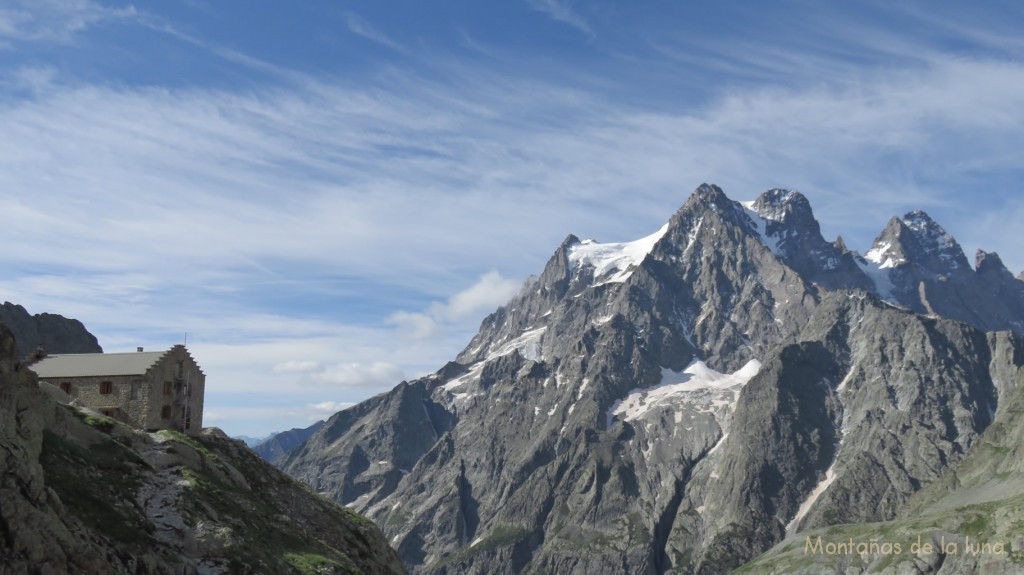 Refugio del Glaciar Blanc y Mont Pelvoux