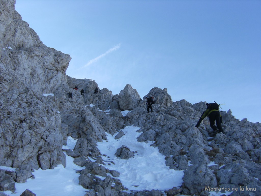 Trepando en la subida al Cim Nord