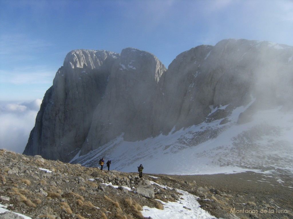 L'Enforcadura del Pedraforca, delante el Pollegó Inferior