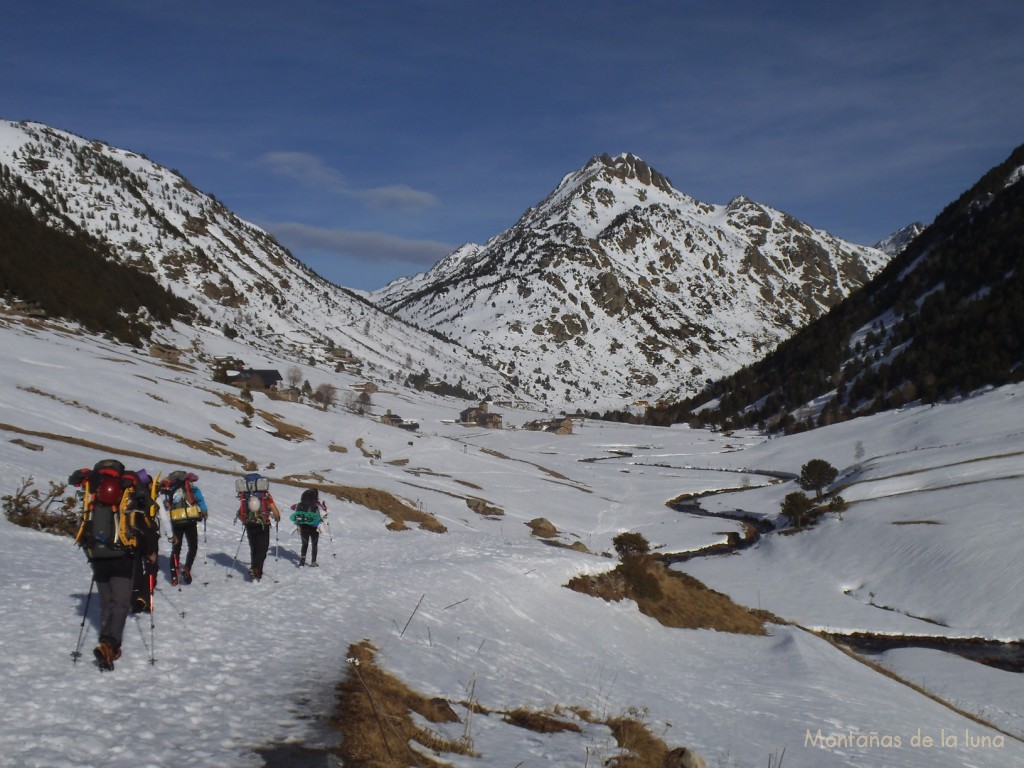 Vall d'Incles, delante la Punta Sur del Alt de Juclar