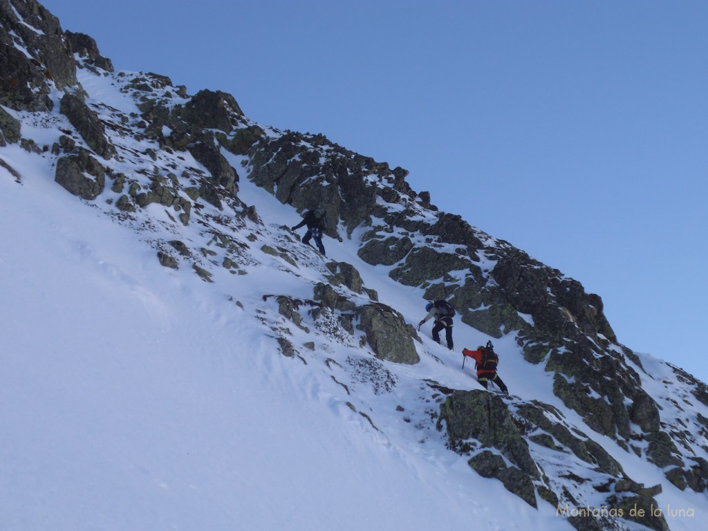 Subiendo por un segundo corredor