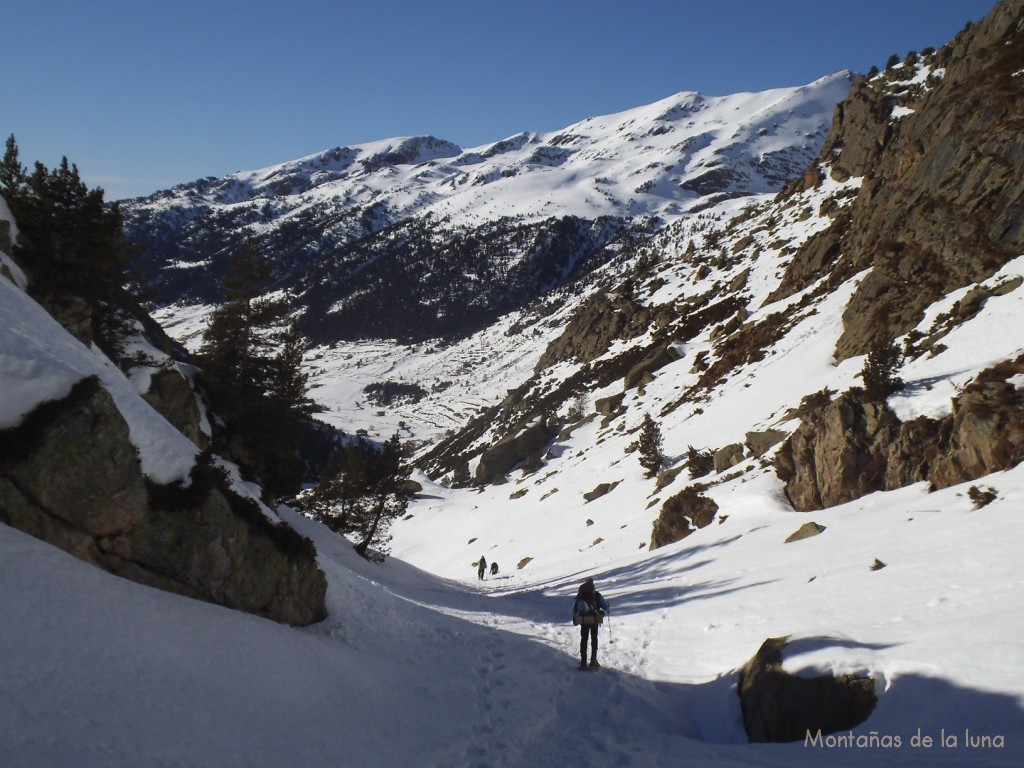 Bajando a la Vall d'Incles