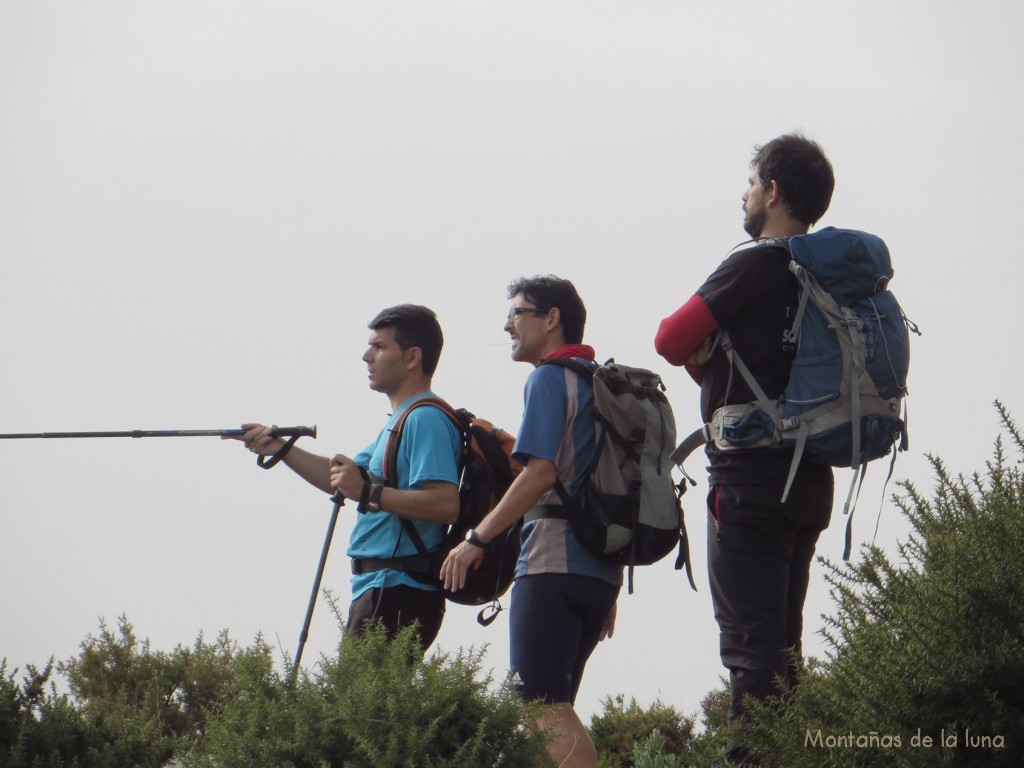 Quique, Jesús y Vicente en una parada en la subida