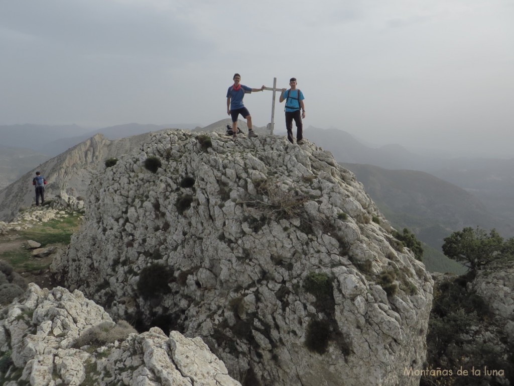 Jesús y Quique en la cima del Pla de La Casa, 1.387 mts.