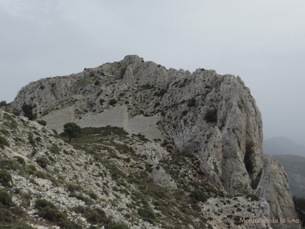 Atrás queda la cima del Pla de La Casa