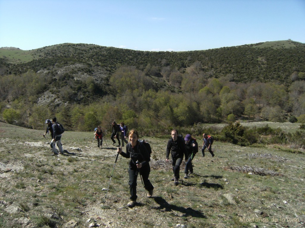 Delante Xenia subiendo al Pla dels Ginebres