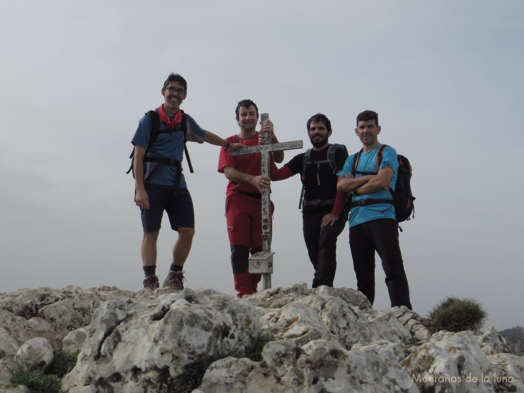 Jesús, Joaquín, Vicente y Quique en la cima del Pla de La Casa, 1.387 mts.