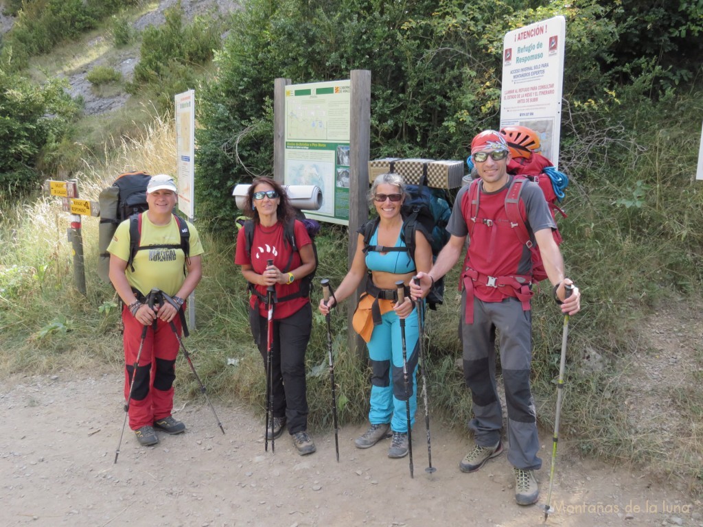 Francesc, Juany, Rosa y Antoni saliendo desde el Embalse de La Sarra