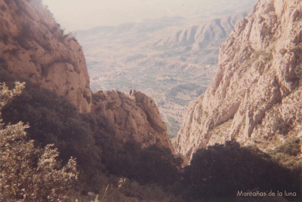 Metidos en el Barranc de Les Marietes, pedregal