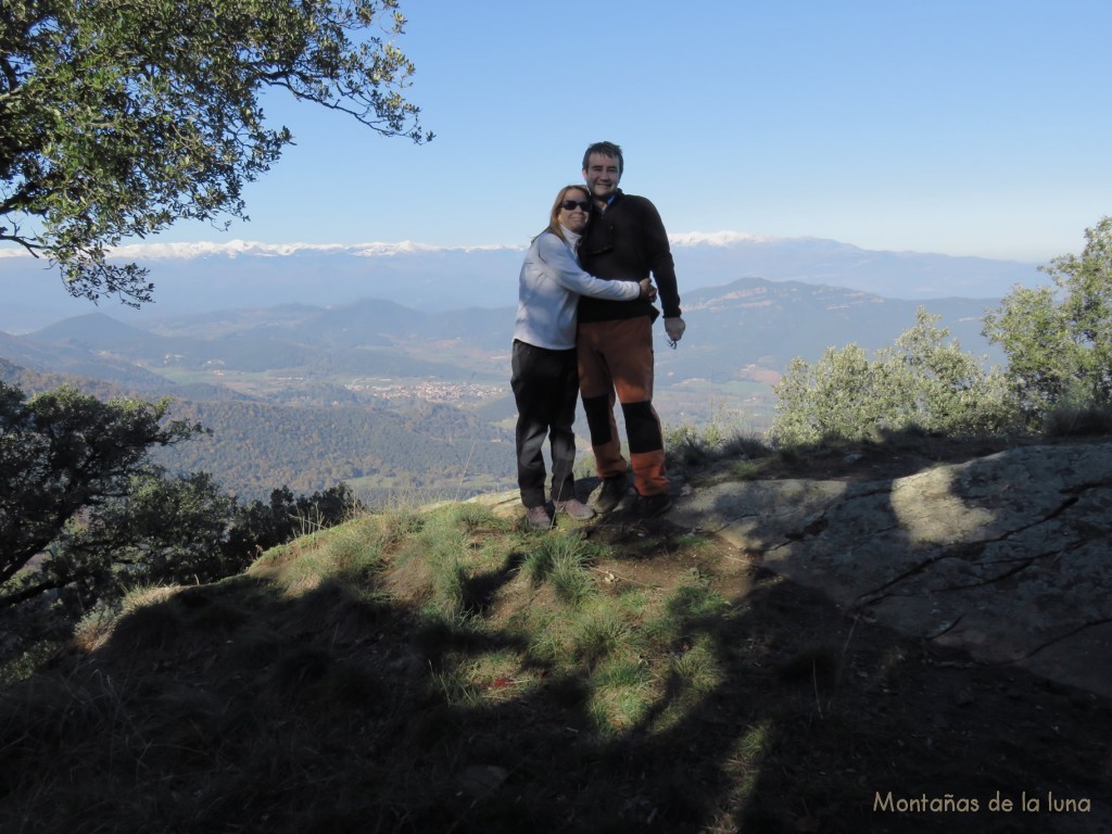 Anna y Joaquín en el Castell de Finestres, 960 mts.