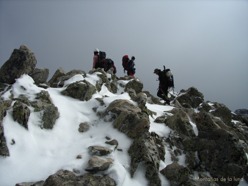 Llegando a la cima del Besiberri Sur