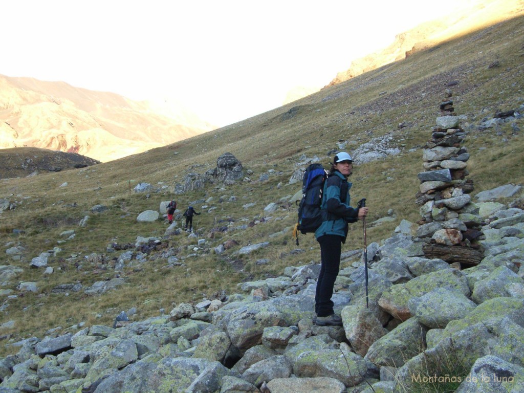 Sara camino del Estany de Botornàs