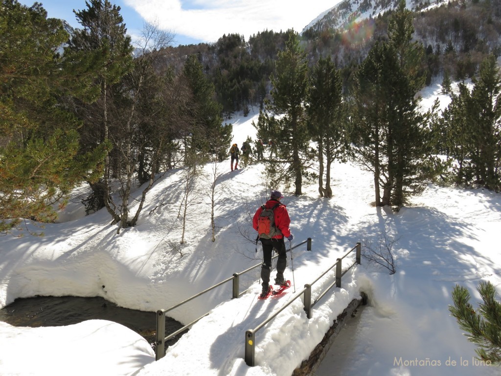 Cruzando el Río de Sorteny