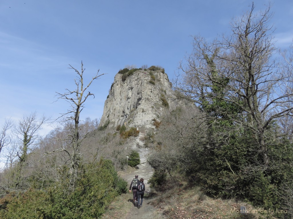 Coll de Bram y las escaleras de subida al Santuario de Cabrera