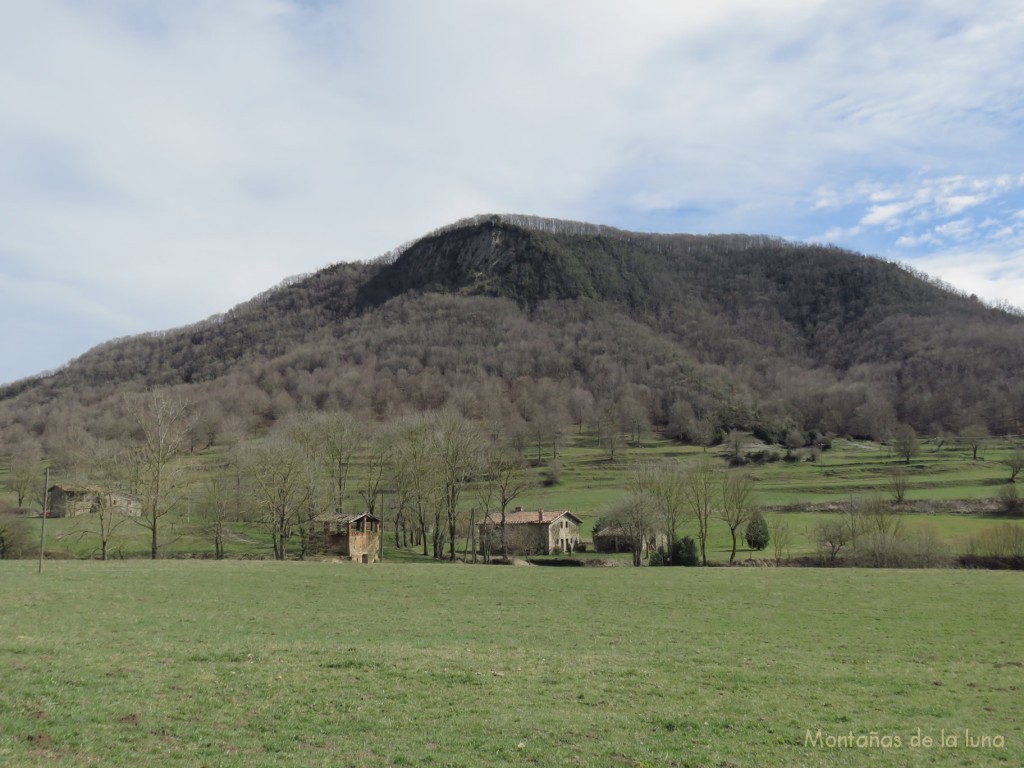 Montcau sobre La Cabreta y La Creu