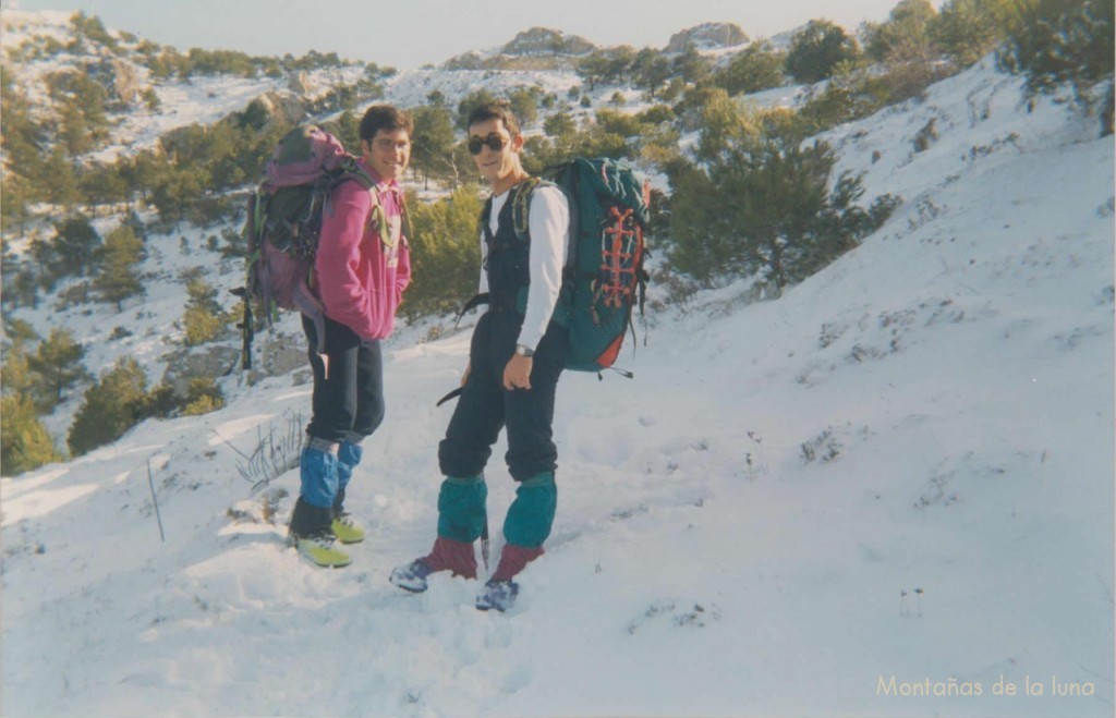 Edu y Samuel llegando al Refugio del Montcabrer