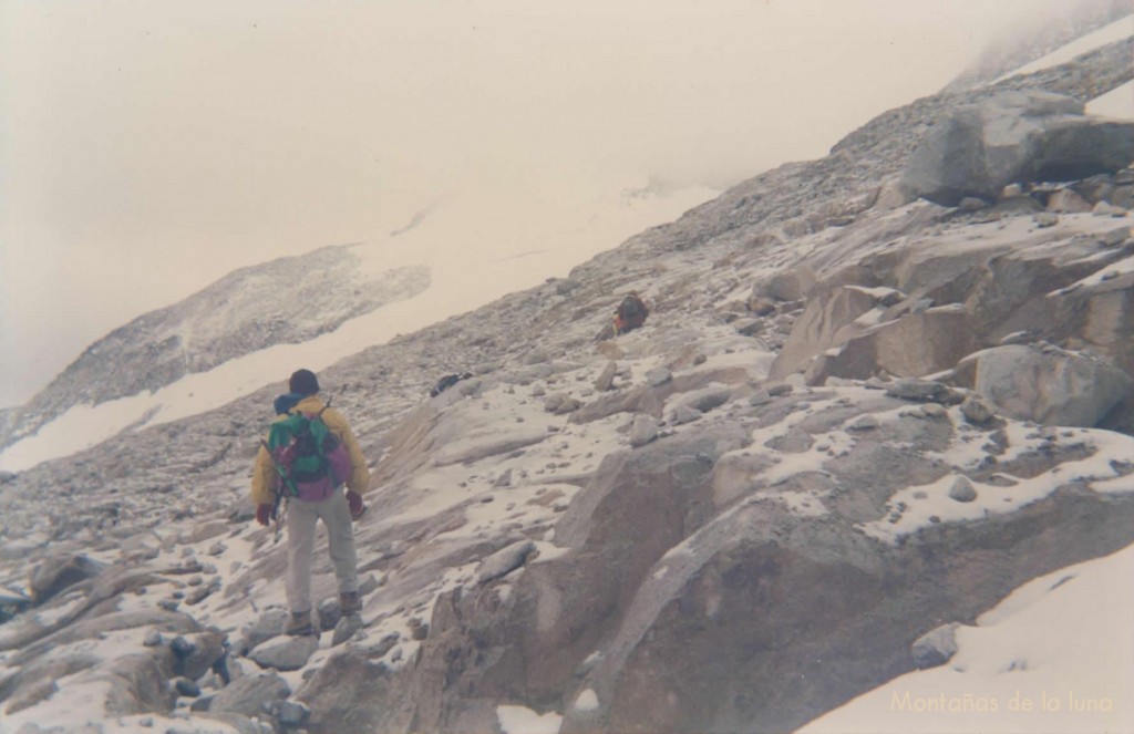 Delante Jesús Andújar camino del Glaciar del Aneto