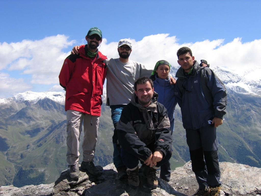 Corne de Sorebois, 2.895 mts., de izquierda a derecha: Jesús, Trino, Infi, Quique y Joaquín abajo