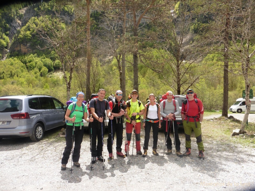 Pradera de Ordesa. De izquierda a derecha: Elena, Dani, Toni, Pep, Margalida, Antoni y Joaquín