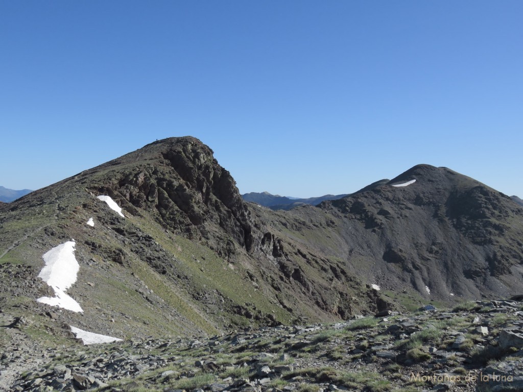 Puigmal Petit de Segre a la izquierda y el Puigmal de Segre a la derecha