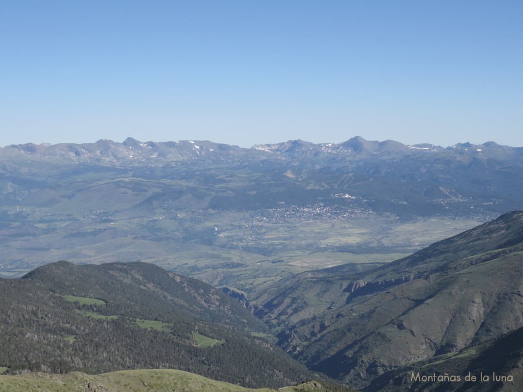 Vistas hacia La Cerdaña francesa, con el Pic Carlit a la izquierda los Peric a la derecha