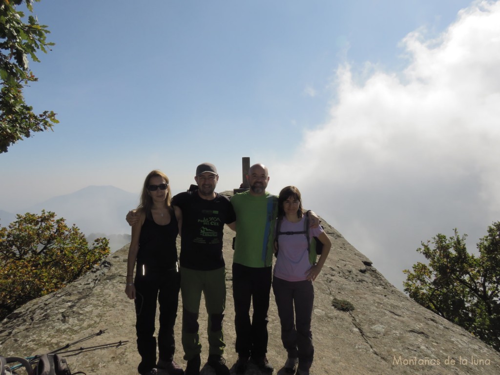 Anna, Joaquín, Lea y Raquel en Roca Llarga, 1.186 mts.