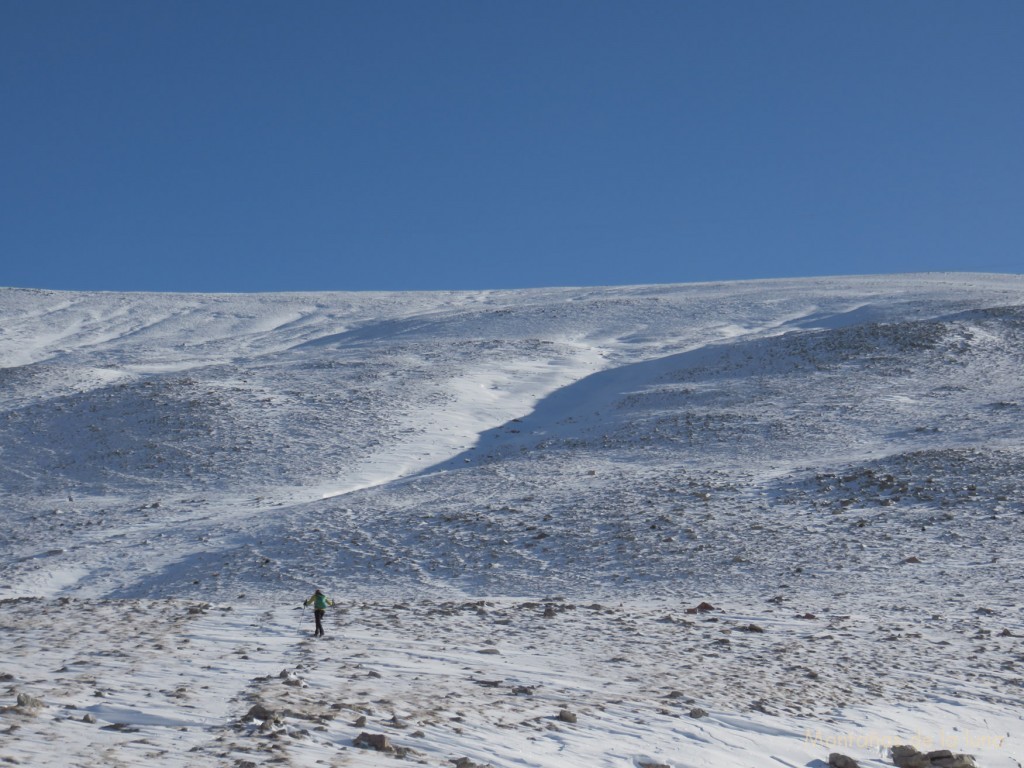 Subiendo al Puigllançada desde el Coll de Pal