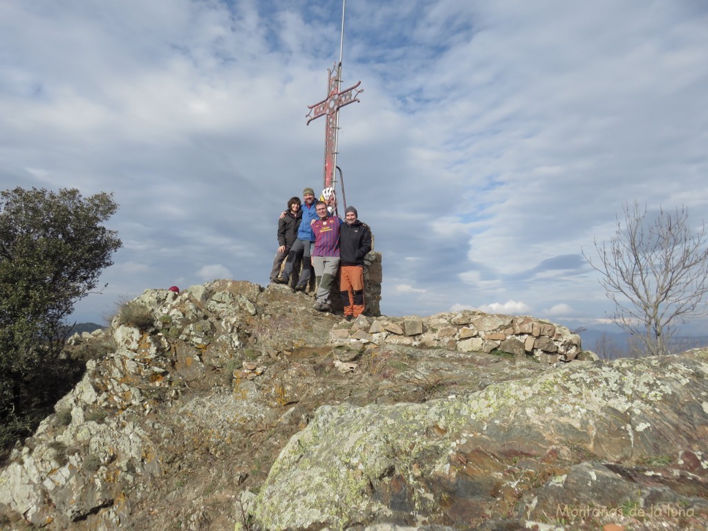 Alberto, Joaquín, Lea y Raquel en la cima de Sant Miquel de Les Formigues, 1.203 mts.