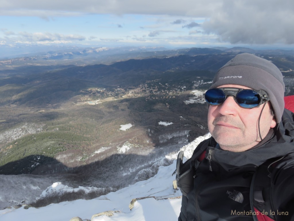 Joaquín en la cima del Turó del Mig, 1.552 mts., en el centro Viladrau