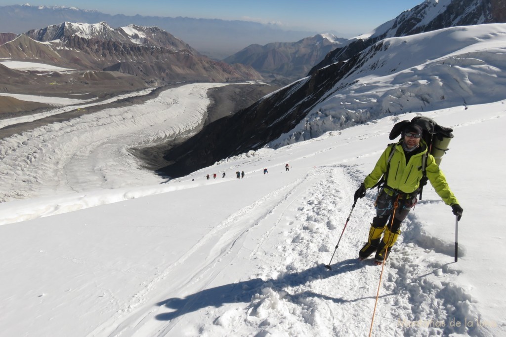 Javi subiendo por el Glaciar Lenin camino del Campo 2