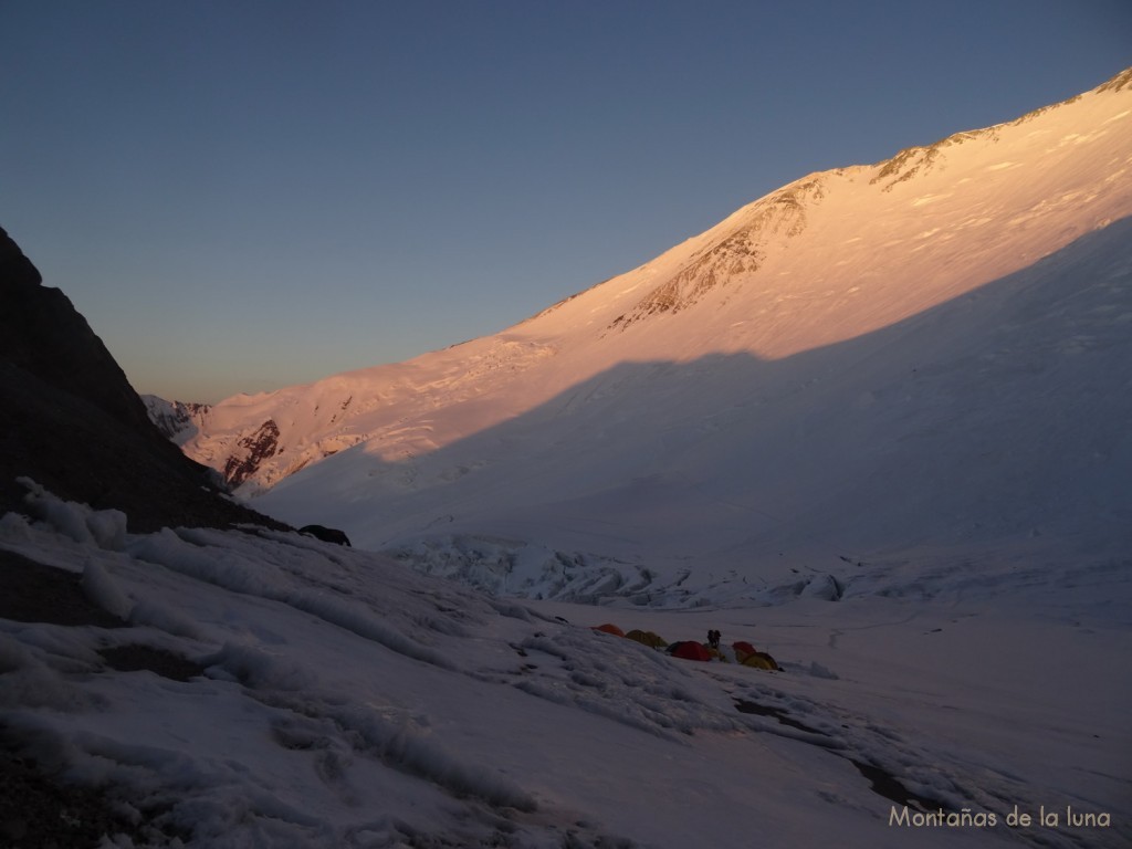 Anochece en el Campo 2, 5.300 mts.