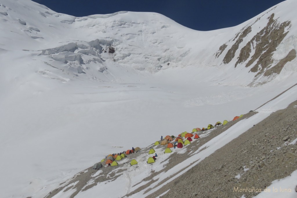 Campo 2, 5.300 mts., arriba el dôme del Campo 3