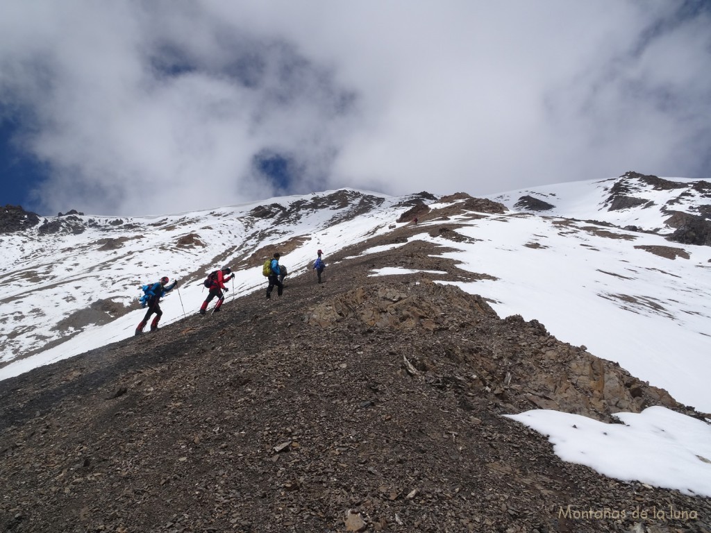 Subiendo al pico Yukhin