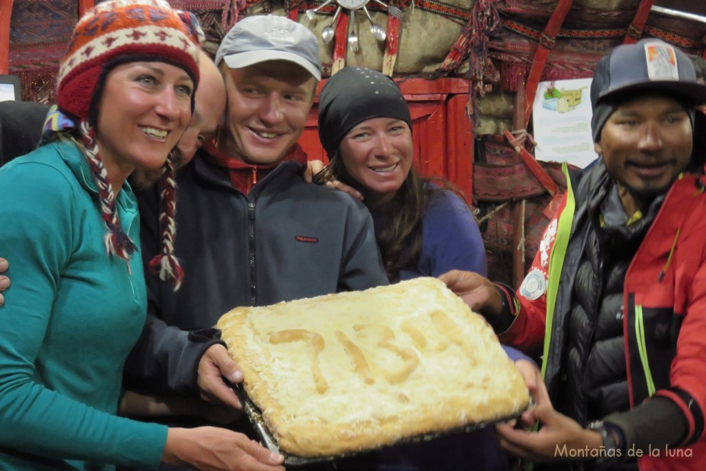 Pastel de cima. De izquierda a derecha: Iveta, Dima, Tereza y Didi