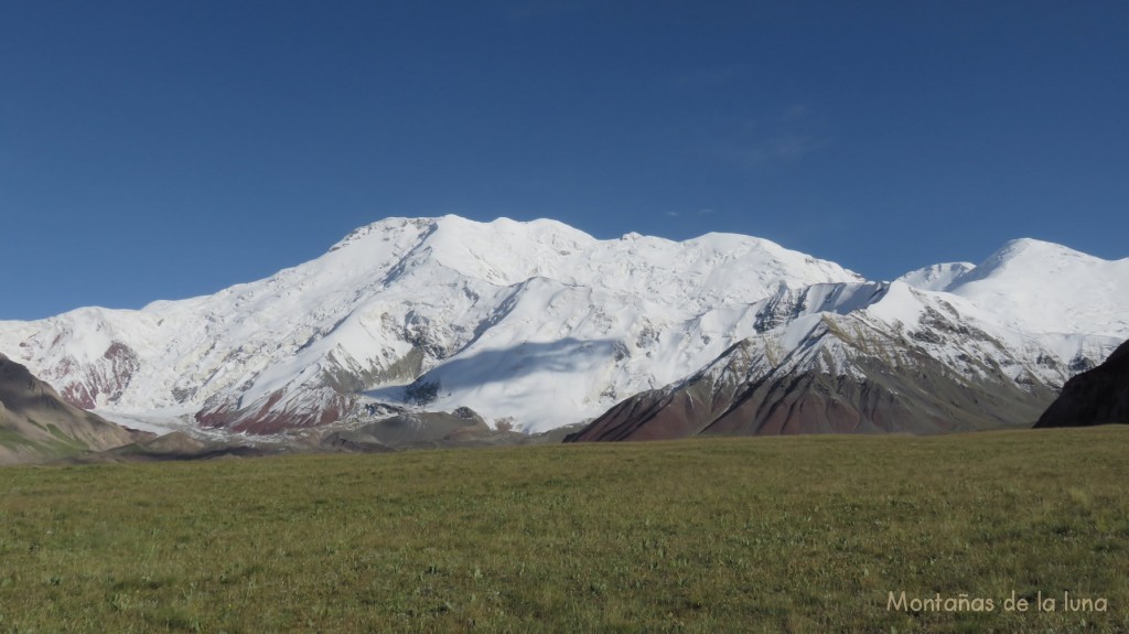 El pico October desde el campo de cebollas