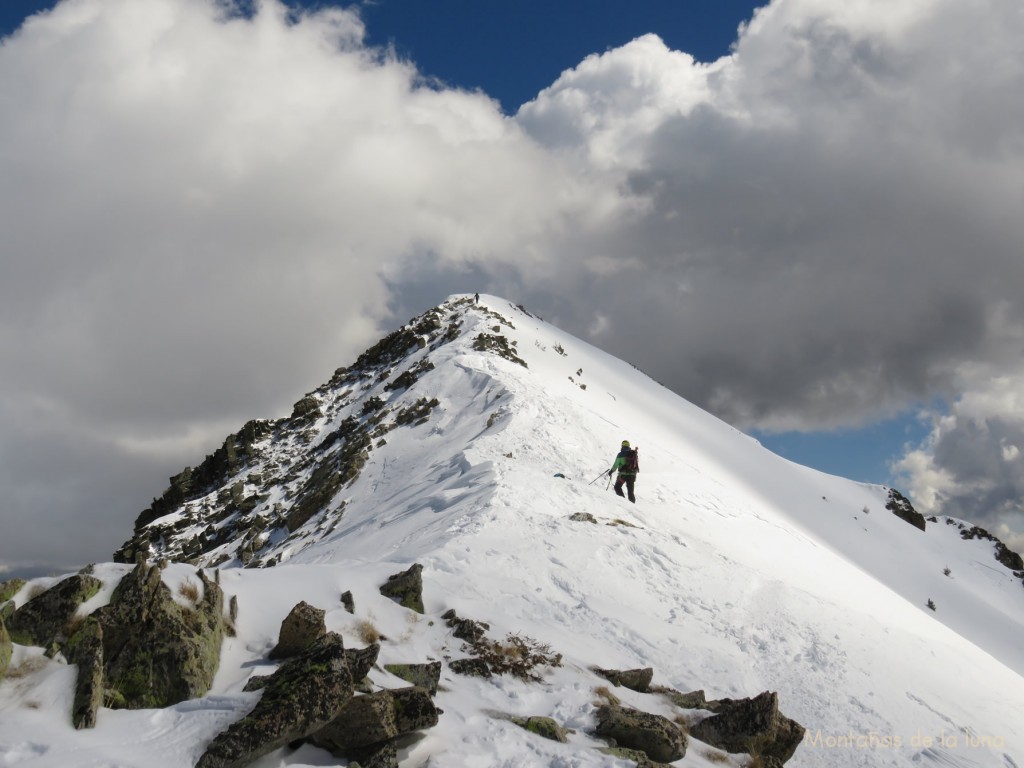 Subiendo a la cima del Gra de Fajol Petit