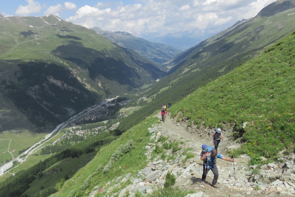 Abajo queda Zinal y la Vall d'Anniviers, arriba a la izquierda el Corne de Sorebois