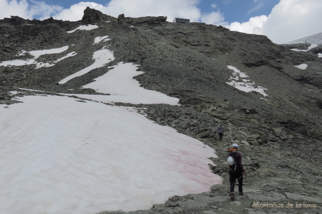 Última subida al Refugio Cabaña de Tracuit, arriba dicho refugio