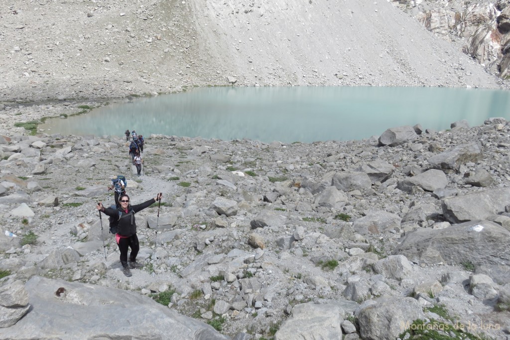 Abajo queda la lagunita bajo el Glaciar del Monte Rosa, delante Leti