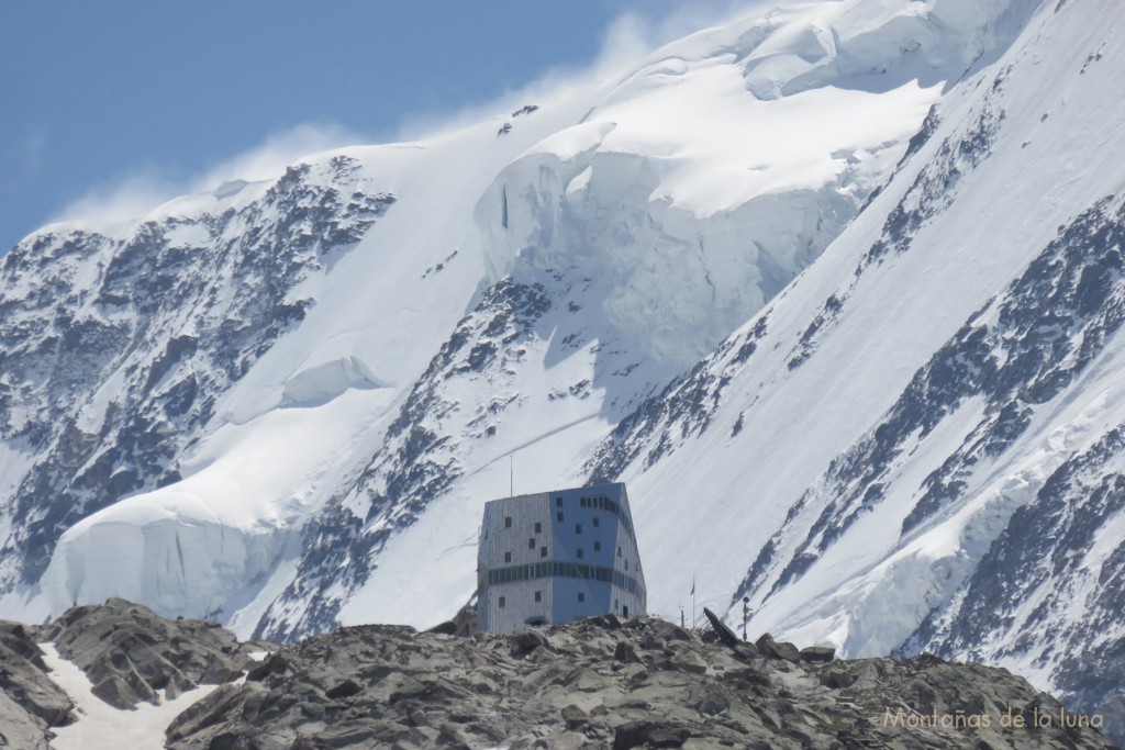 Refugio de Monte Rosa, detrás los seracs del Liskamm