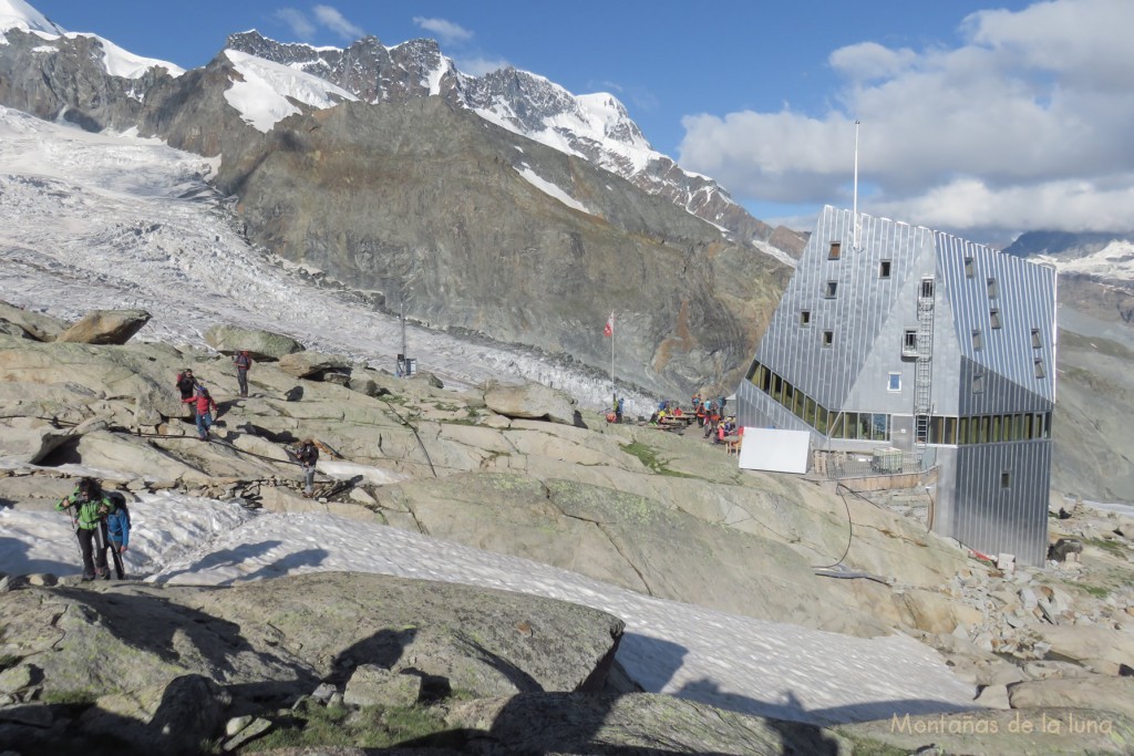 Salimos del Refugio de Monte Rosa