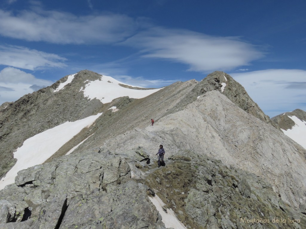 A la izquierda queda la cima del Pic de l'Infern