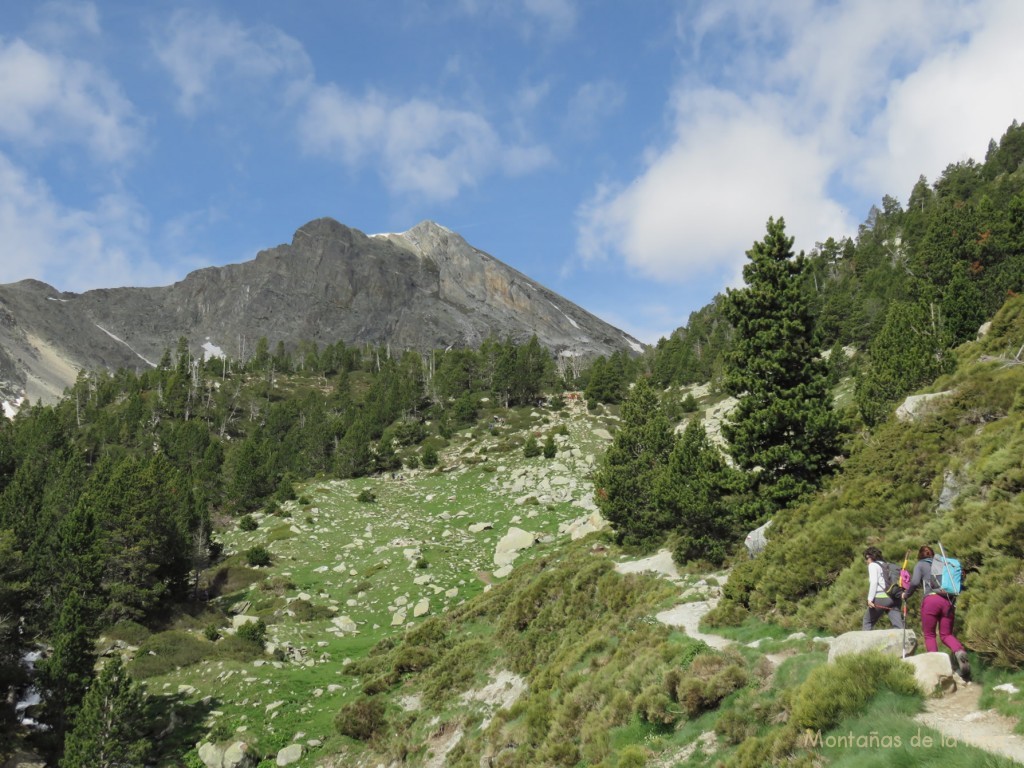 Subiendo por la senda a Ulldeter, arriba el Gra de Fajol