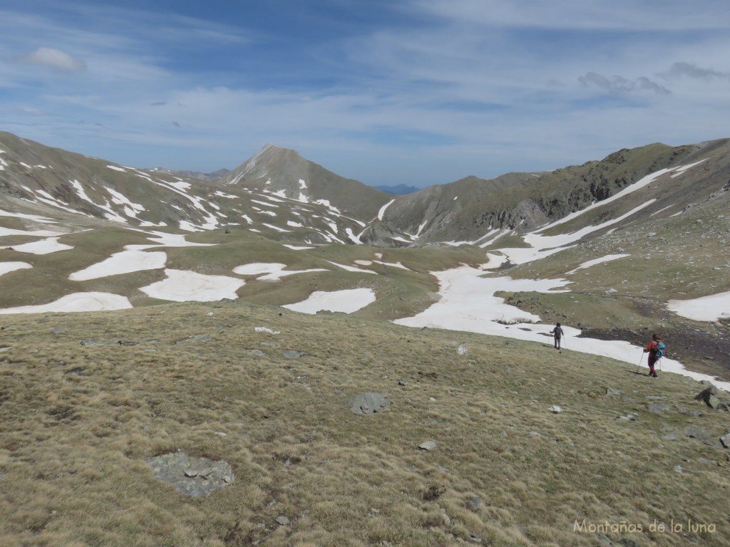 Volviendo al Coll de La Marrana, al fondo el Gra de Fajol