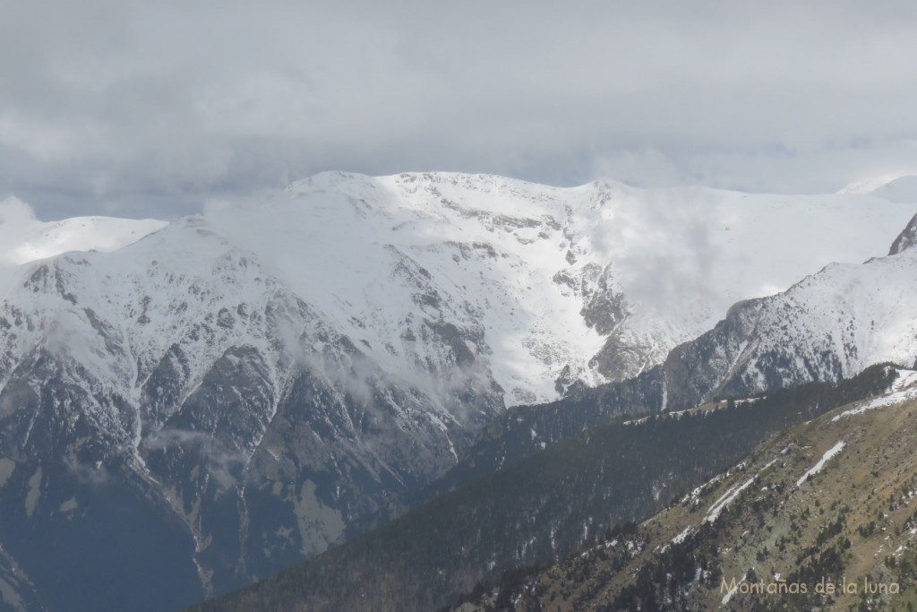 El Puig de Les Borregues al fondo