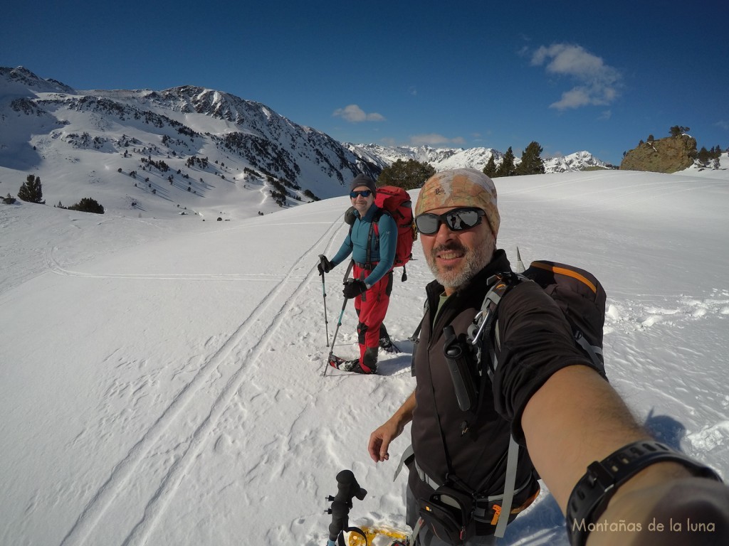 Luis y Joaquín bajando al valle de Sorteny