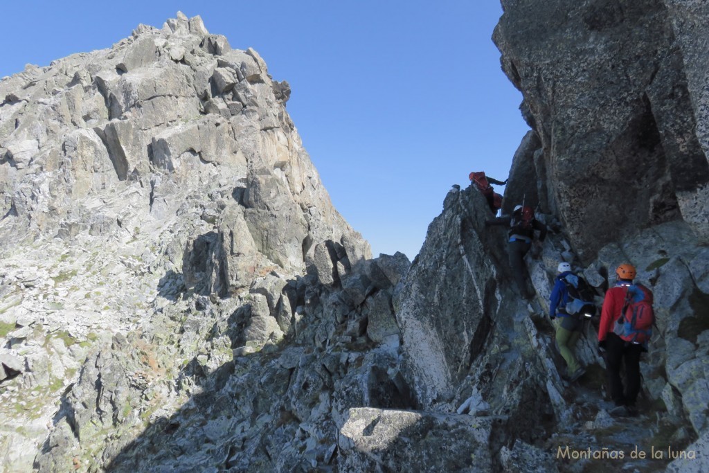 Pasos finales para llegar a la base del Besiberri Sur